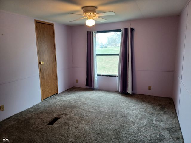 15566 S 8th Street, Clinton, IN 47842