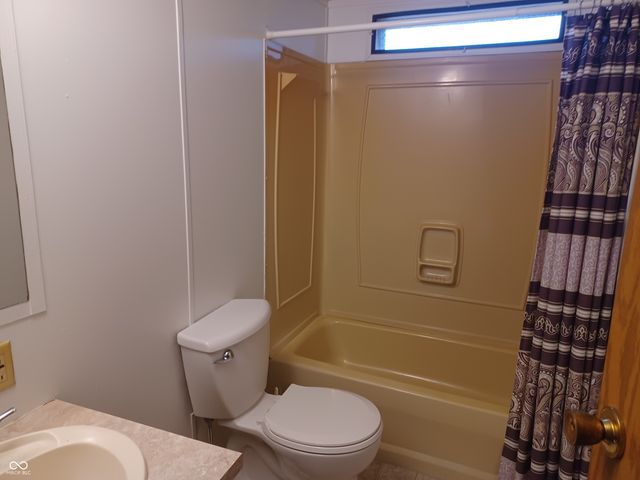 15566 S 8th Street, Clinton, IN 47842