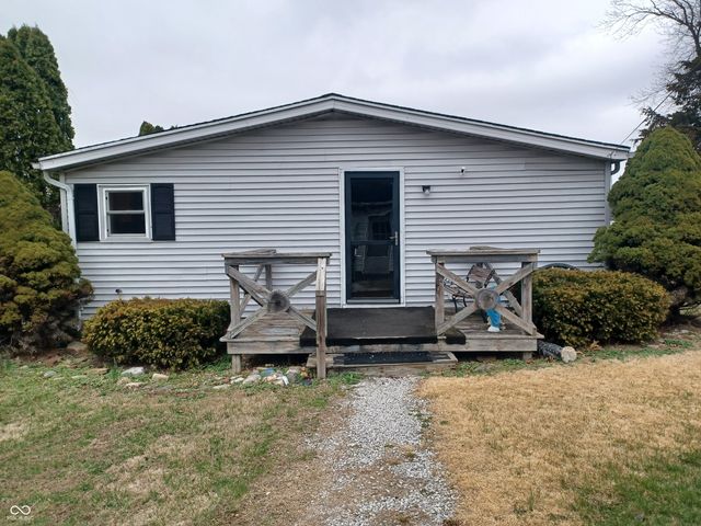 15566 S 8th Street, Clinton, IN 47842