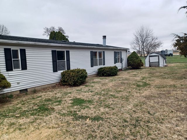 15566 S 8th Street, Clinton, IN 47842