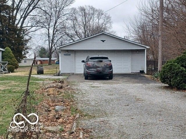 15566 S 8th Street, Clinton, IN 47842