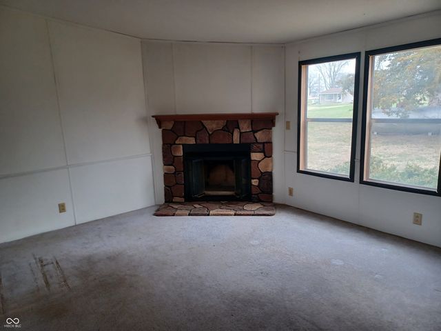 15566 S 8th Street, Clinton, IN 47842
