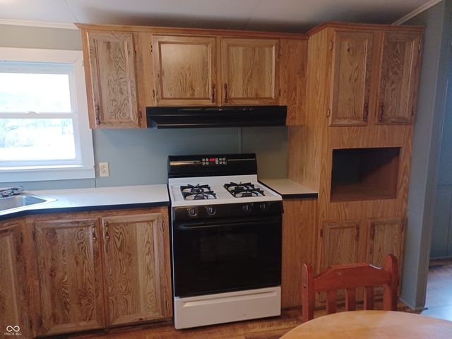 15566 S 8th Street, Clinton, IN 47842
