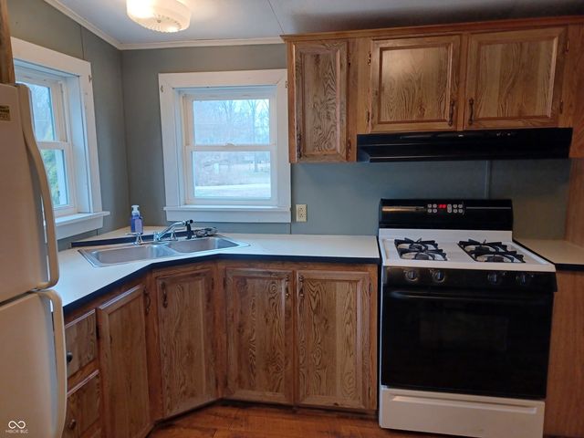 15566 S 8th Street, Clinton, IN 47842