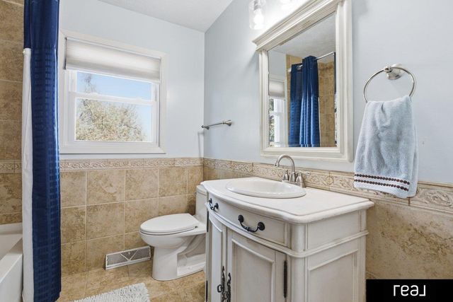 1242 S 164th Avenue, Omaha, NE 68130