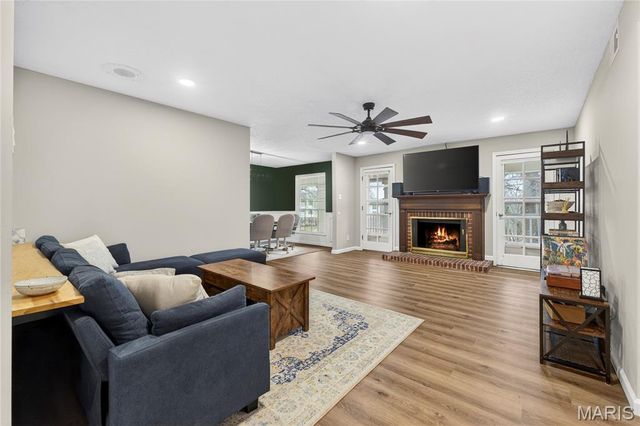 1511 Hampton Hall Drive 17, Chesterfield, MO 63017