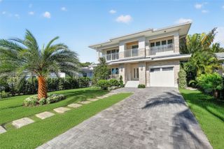1017 S Palmway, Lake Worth, FL 33460