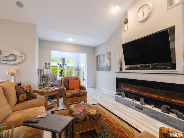 6009 W SUNFLOWER Drive, Peoria, IL 61607
