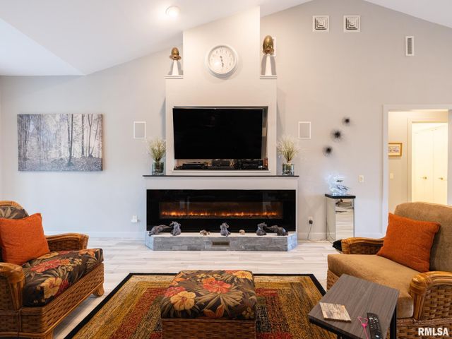 6009 W SUNFLOWER Drive, Peoria, IL 61607