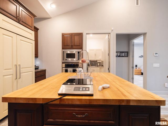 6009 W SUNFLOWER Drive, Peoria, IL 61607