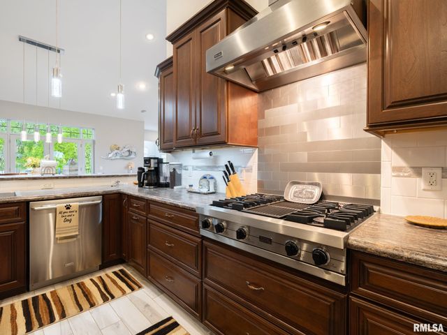6009 W SUNFLOWER Drive, Peoria, IL 61607