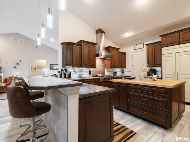 6009 W SUNFLOWER Drive, Peoria, IL 61607