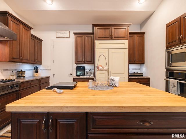 6009 W SUNFLOWER Drive, Peoria, IL 61607