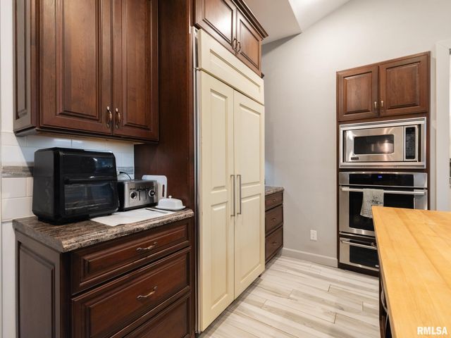 6009 W SUNFLOWER Drive, Peoria, IL 61607