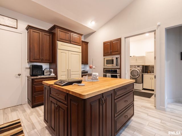 6009 W SUNFLOWER Drive, Peoria, IL 61607