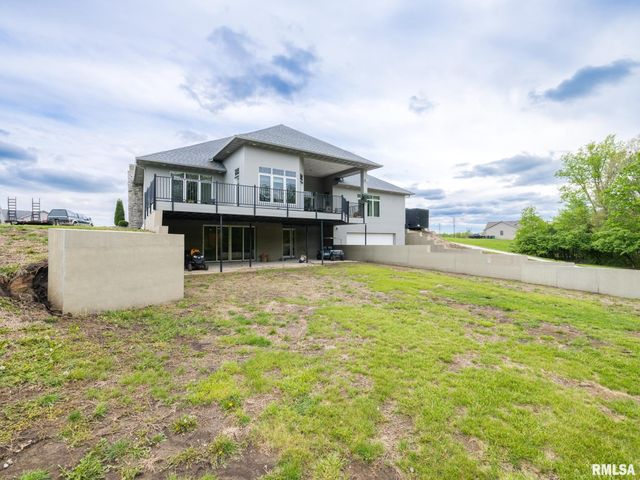 6009 W SUNFLOWER Drive, Peoria, IL 61607