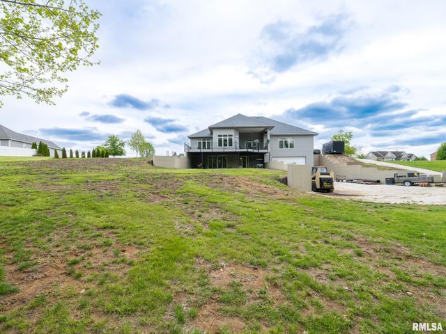 6009 W SUNFLOWER Drive, Peoria, IL 61607