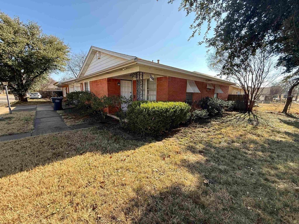 2101 JONES STREET, Wichita Falls, TX 76301