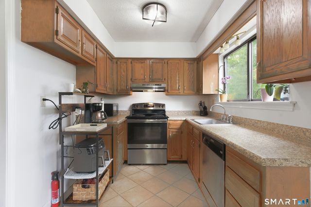 194 Conestoga Way 194, Glastonbury, CT 06033