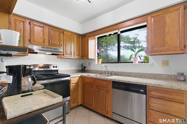 194 Conestoga Way 194, Glastonbury, CT 06033