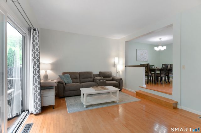 194 Conestoga Way 194, Glastonbury, CT 06033