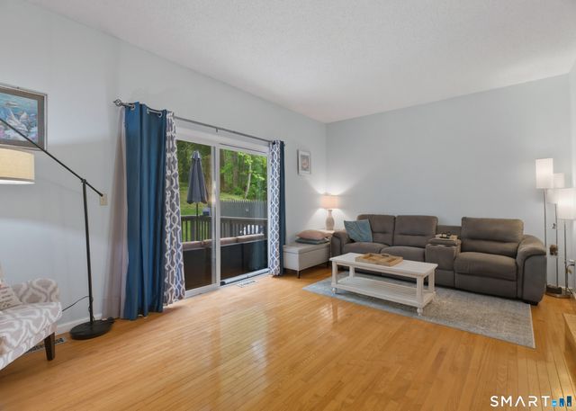 194 Conestoga Way 194, Glastonbury, CT 06033