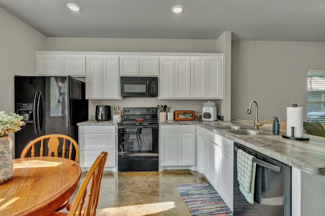 609 N Cummings Drive, Alvarado, TX 76009