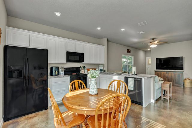 609 N Cummings Drive, Alvarado, TX 76009