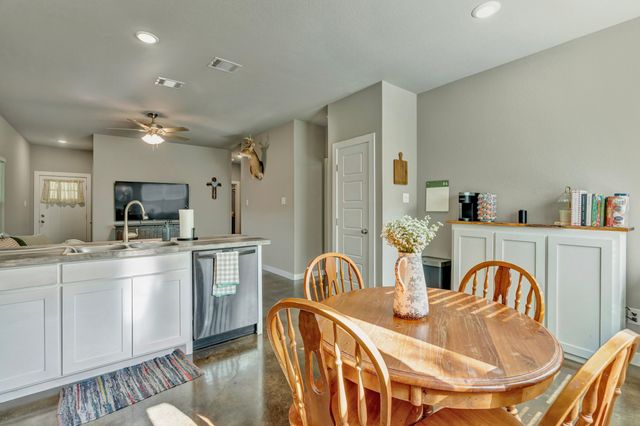 609 N Cummings Drive, Alvarado, TX 76009