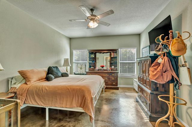 609 N Cummings Drive, Alvarado, TX 76009