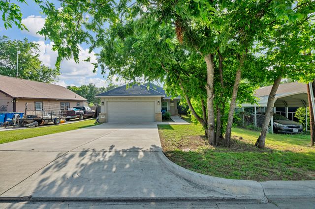 609 N Cummings Drive, Alvarado, TX 76009
