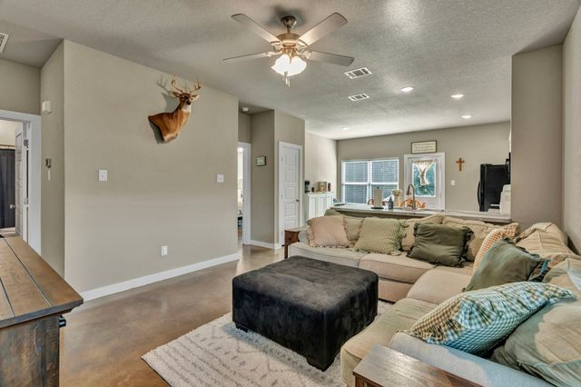 609 N Cummings Drive, Alvarado, TX 76009