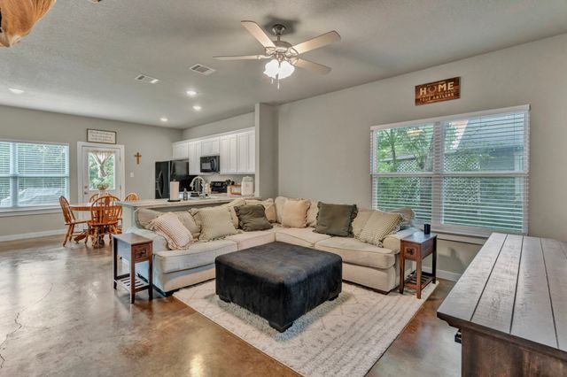 609 N Cummings Drive, Alvarado, TX 76009