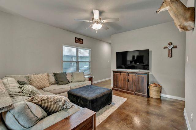 609 N Cummings Drive, Alvarado, TX 76009