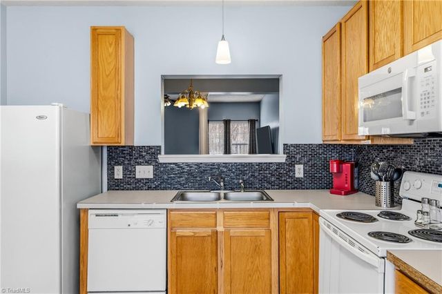 1640 Olivers Crossing Circle, Winston-salem, NC 27127