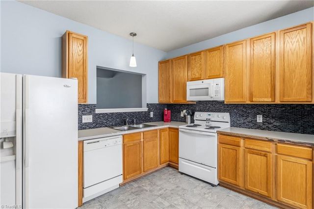 1640 Olivers Crossing Circle, Winston-salem, NC 27127