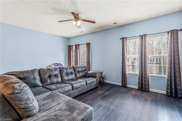 1640 Olivers Crossing Circle, Winston-salem, NC 27127