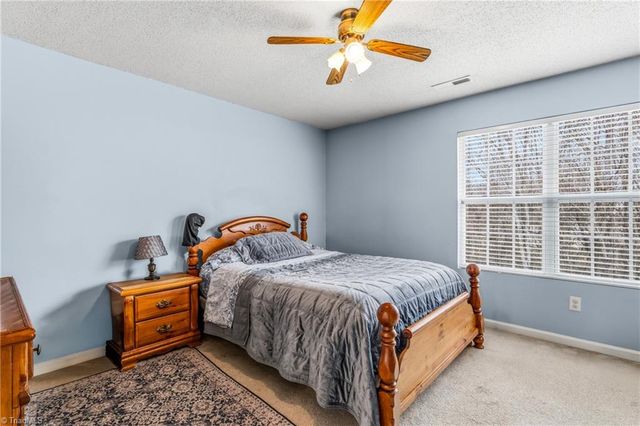 1640 Olivers Crossing Circle, Winston-salem, NC 27127