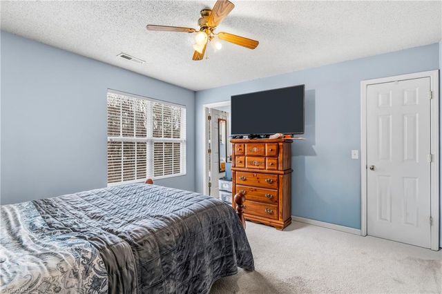 1640 Olivers Crossing Circle, Winston-salem, NC 27127