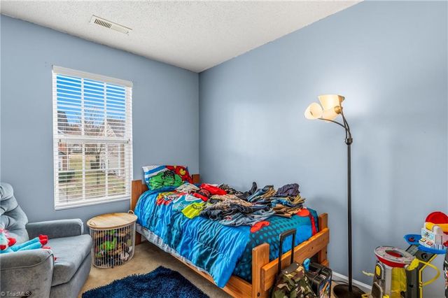 1640 Olivers Crossing Circle, Winston-salem, NC 27127