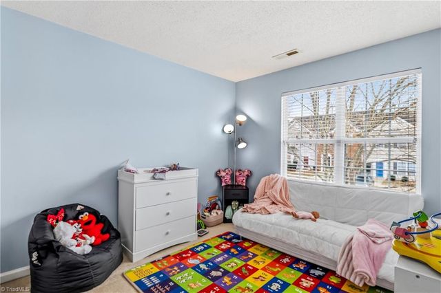 1640 Olivers Crossing Circle, Winston-salem, NC 27127