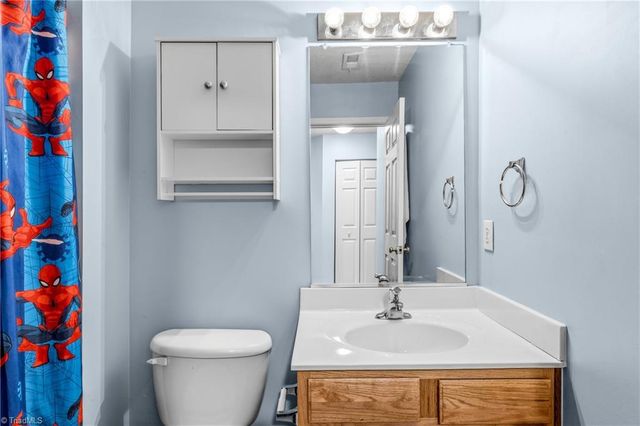 1640 Olivers Crossing Circle, Winston-salem, NC 27127