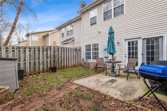 1640 Olivers Crossing Circle, Winston-salem, NC 27127