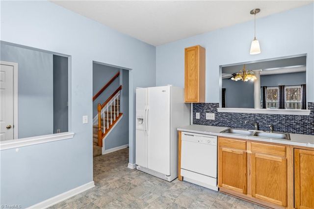 1640 Olivers Crossing Circle, Winston-salem, NC 27127