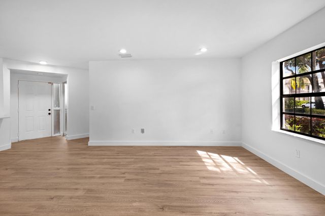 5250 EUROPA Drive B, Boynton Beach, FL 33437