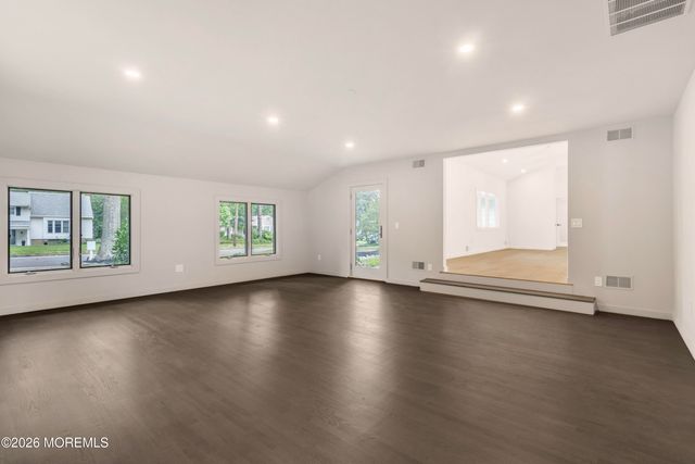 14 Copperfield Court, Eatontown, NJ 07724