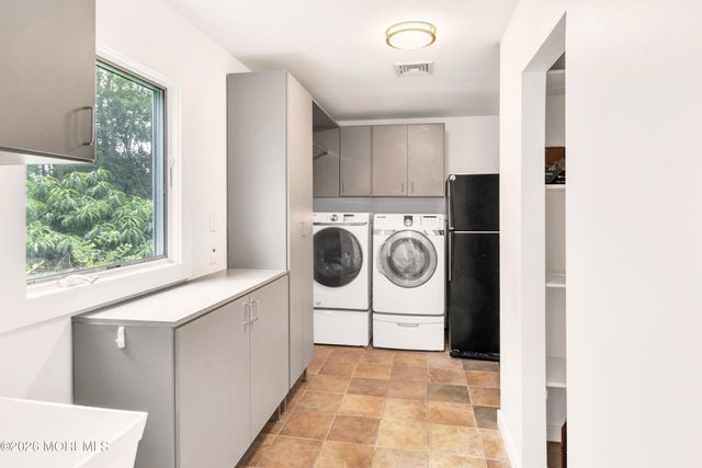 14 Copperfield Court, Eatontown, NJ 07724