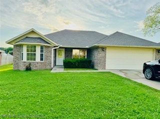 1813 Green Meadow Drive, Van Buren, AR 72956