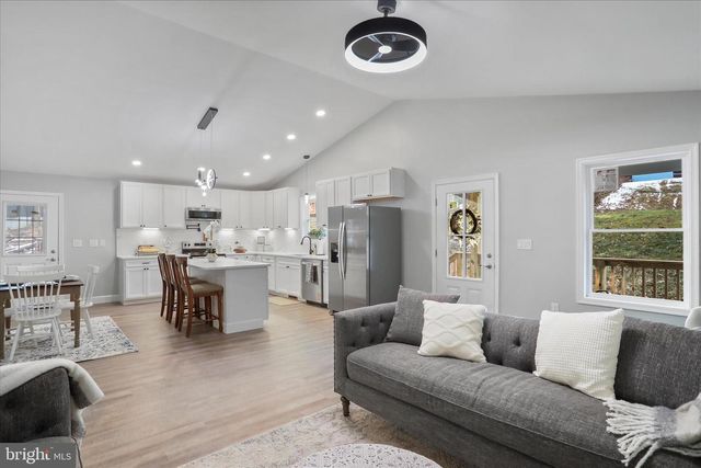 130 HIGHLAND WAY, Chester Gap, VA 22623