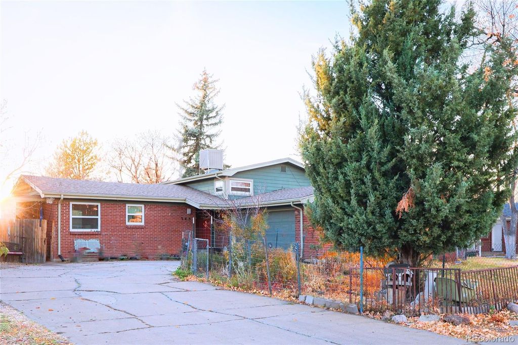 245 Tucson Street, Aurora, CO 80011